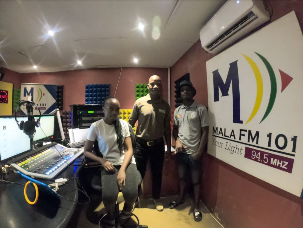 Mbhoni Mzamani Visits Local Radio Stations to Talk About "Careers in Conservation"